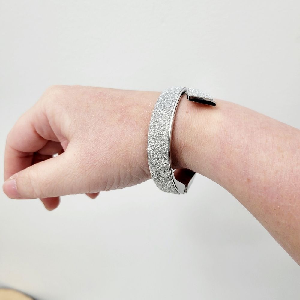 Brand New Silver Tone Matte Silver Bangle Bracelet - Picture 9 of 11